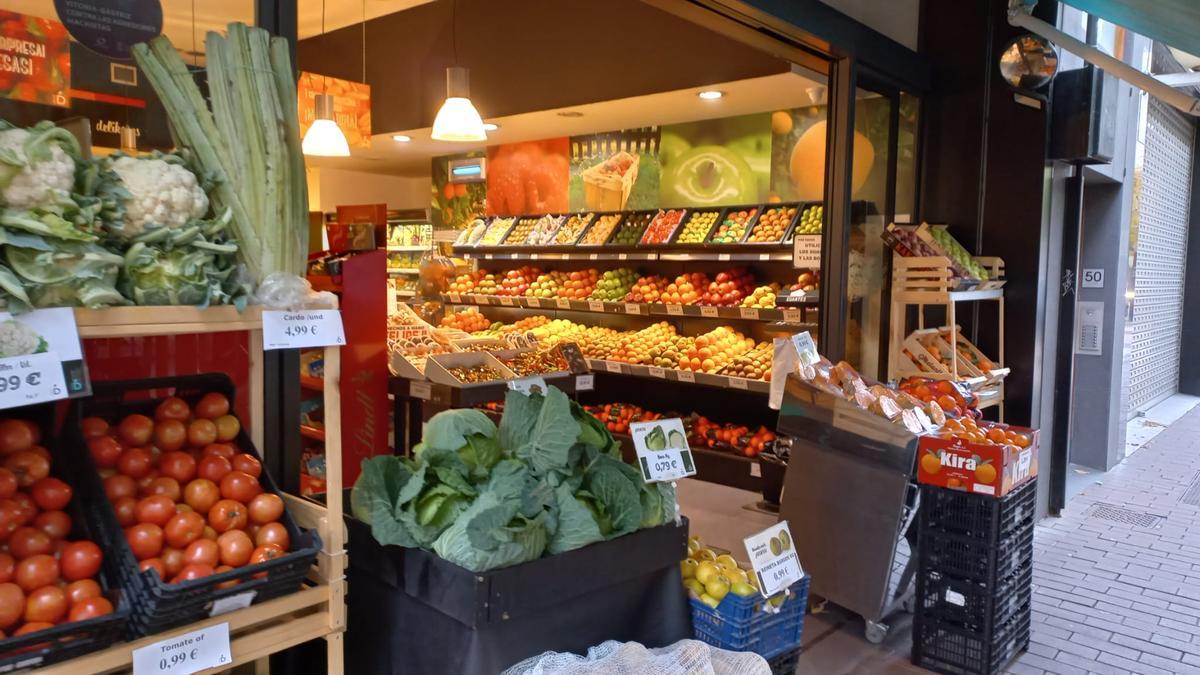 La frutería en la calle Olaguíbel de Vitoria.