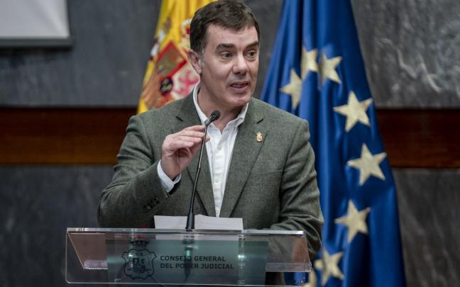 El consejero Santos, en una rueda de prensa. El consejero Santos, en una rueda de prensa.