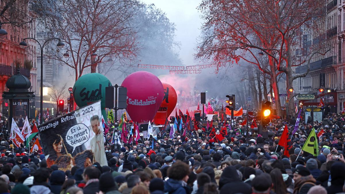Protestas masivas en Francia contra la reforma de pensiones del Gobierno de Macron.