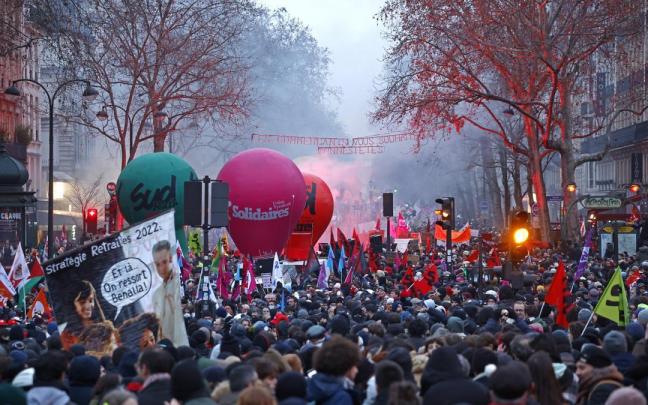 Protestas masivas en Francia contra la reforma de pensiones del Gobierno de Macron Protestas masivas en Francia contra la reforma de pensiones del Gobierno de Macron