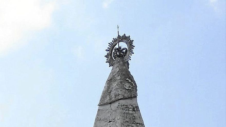 La estatua de la Virgen marca el epicentro de la fiesta.