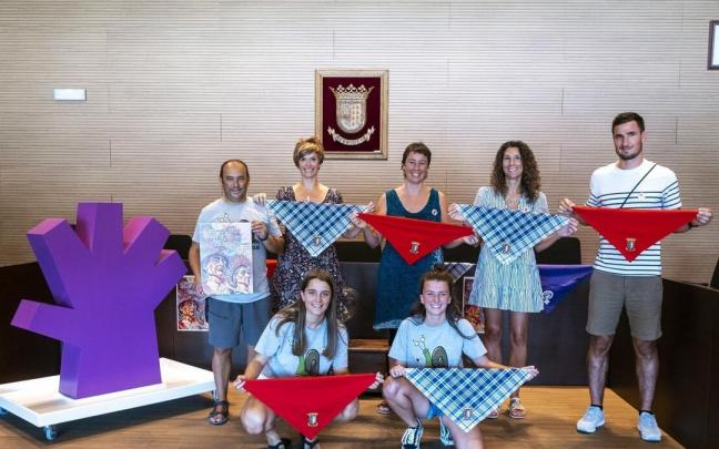 Xabi Gallo, Leire Arrieta, Patricia Aizpun, y Nerea Urtasun, Ainhoa García, Saioa Murillo y Eneko Anaut en represntación de las escuelas públicas. Xabi Gallo, Leire Arrieta, Patricia Aizpun, y Nerea Urtasun, Ainhoa García, Saioa Murillo y Eneko Anaut en represntación de las escuelas públicas.