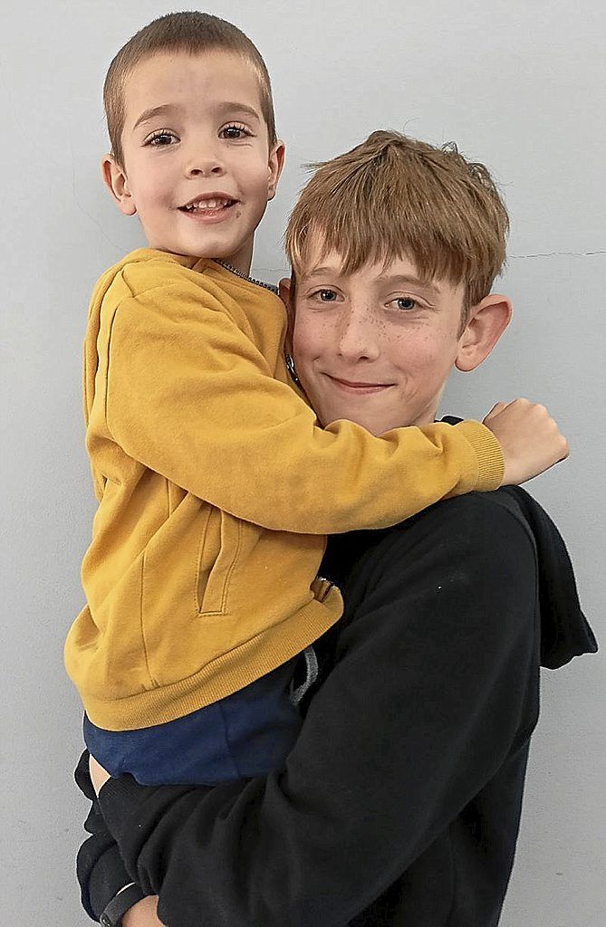 Suhar Lusarretak eta Adur Irurozkik taldea osatzen dute jangelan.