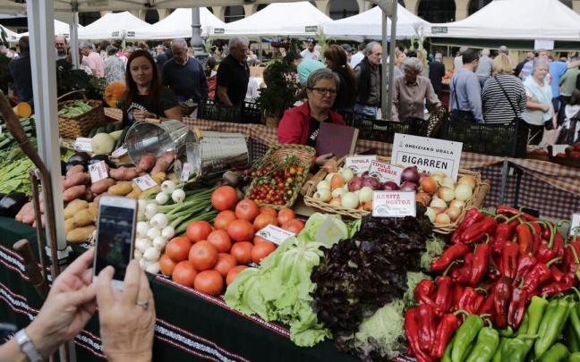 Imagen de productos de proximidad en la feria de Ordizia