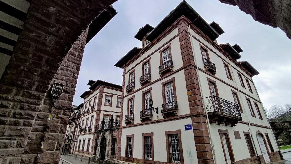 La Casa de Cultura Arizkunenea acogerá los talleres de disfraces y teatro.