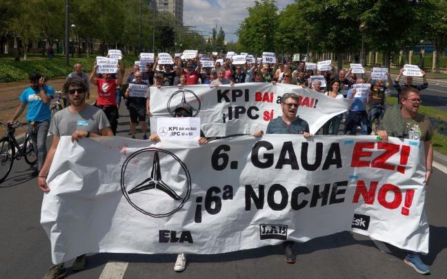 Quinta jornada de huelga en la planta de Mercedes en Gasteiz. F