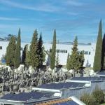 Panor&aacute;mica de las placas solares instaladas en el cementerio de Bilbao, sito en Derio.