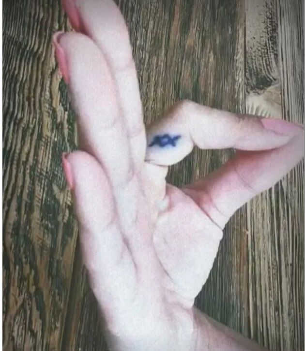 Así es el tatuaje que se ha hecho Lara Álvarez antes de 'Pesadilla en El Paraíso'.