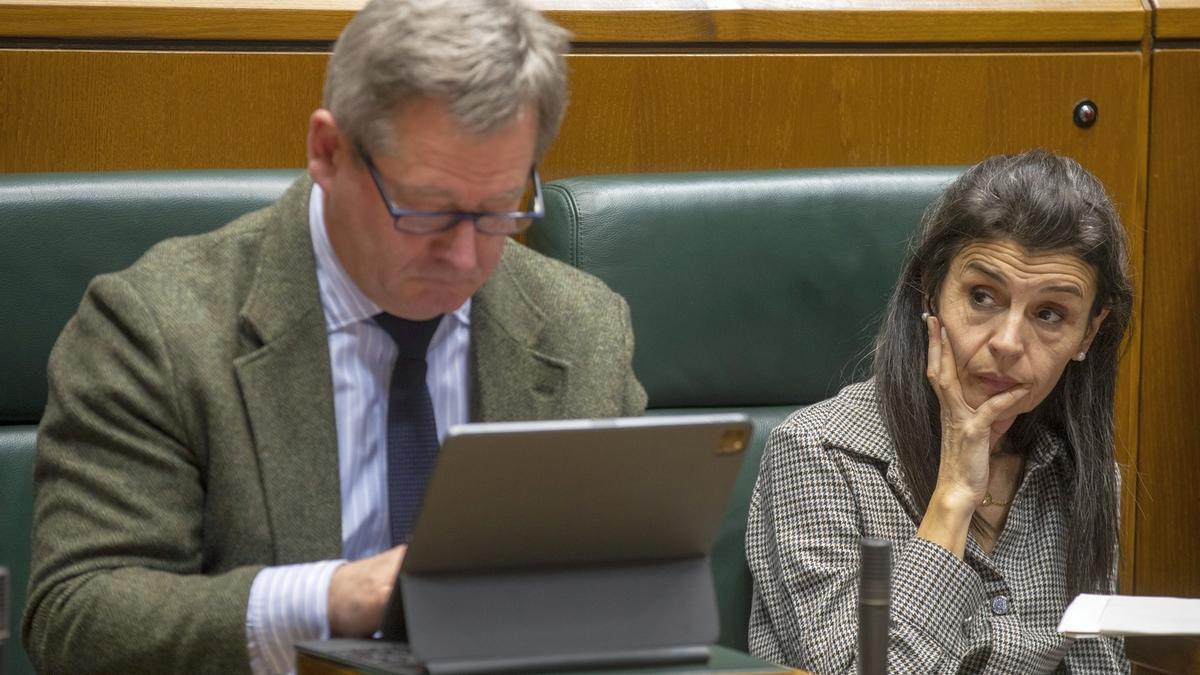 La nueva consejera, Nerea Melgosa, se estrenó ayer en la bancada de Gobierno.