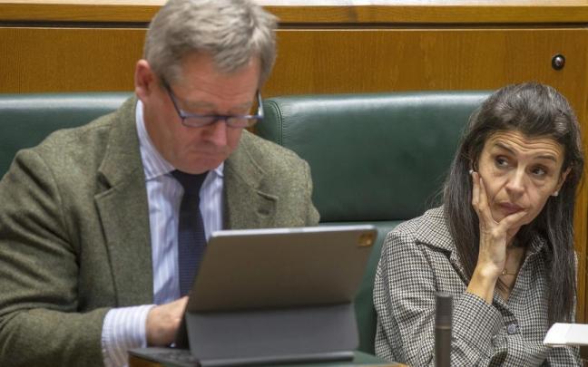 La nueva consejera, Nerea Melgosa, se estren&oacute; ayer en la bancada de Gobierno.