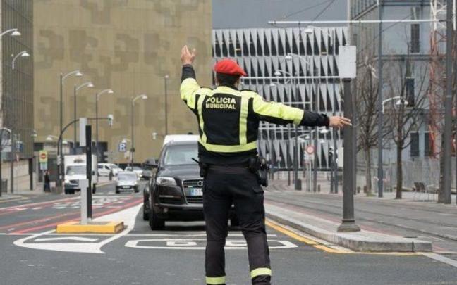 El Gobierno vasco recurrirá la sentencia sobre el euskera en la policía: "Hace abstracción de la legislación" El Gobierno vasco recurrirá la sentencia sobre el euskera en la policía: "Hace abstracción de la legislación"