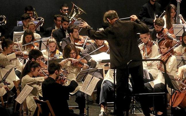 La Joven Orquesta de Euskal Herria, en uno de los conciertos ofrecidos recientemente en Euskadi. La Joven Orquesta de Euskal Herria, en uno de los conciertos ofrecidos recientemente en Euskadi.