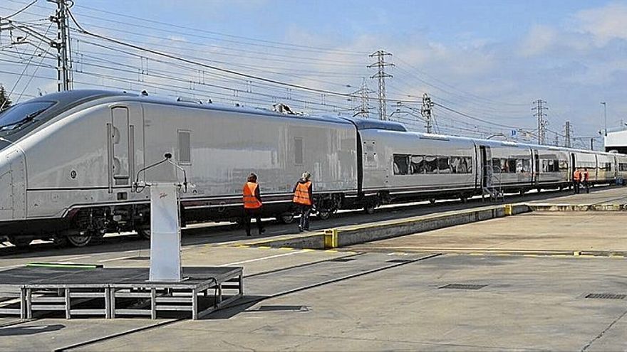 El Talgo Avril en Arasur. | FOTO: P. J. PÉREZ