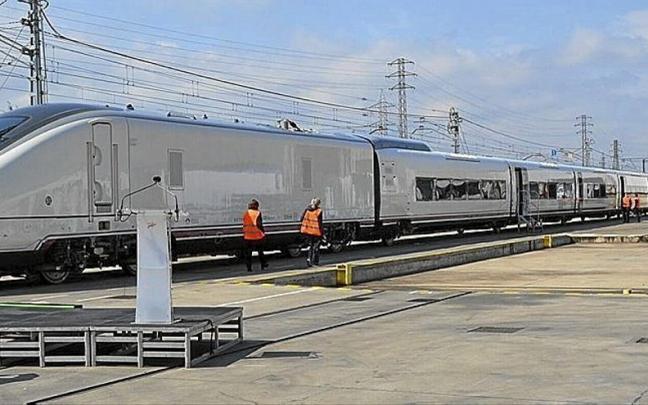 El Talgo Avril en Arasur. | FOTO: P. J. P&Eacute;REZ