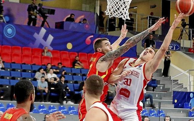 Un lance del partido de ayer en Tiflis. | FOTO: EFE