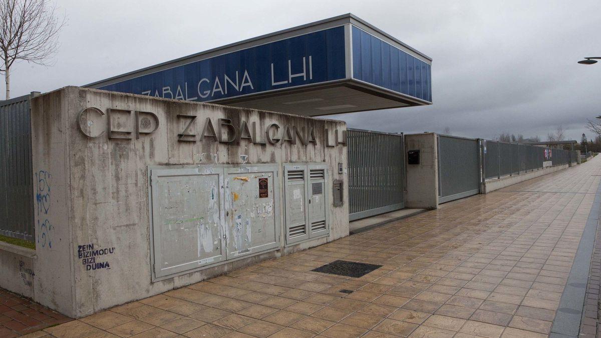 Fachada exterior de la escuela pública de Zabalgana.