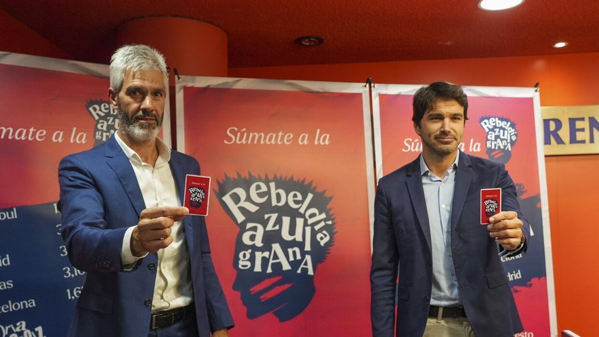 Aitor Apesteguia y Roberto Polanco, responsables de marketing, durante la presentaci&oacute;n de la campa&ntilde;a de abonados 2022-23 del Baskonia