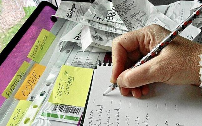 Una pareja con un hijo pagar&aacute; en 2023 al menos 5.280 euros extras al a&ntilde;o por comida, energ&iacute;a e hipoteca