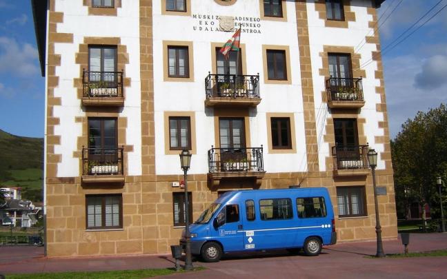 En las viviendas de los mayores de Muskiz hay 226 detectores de humo.