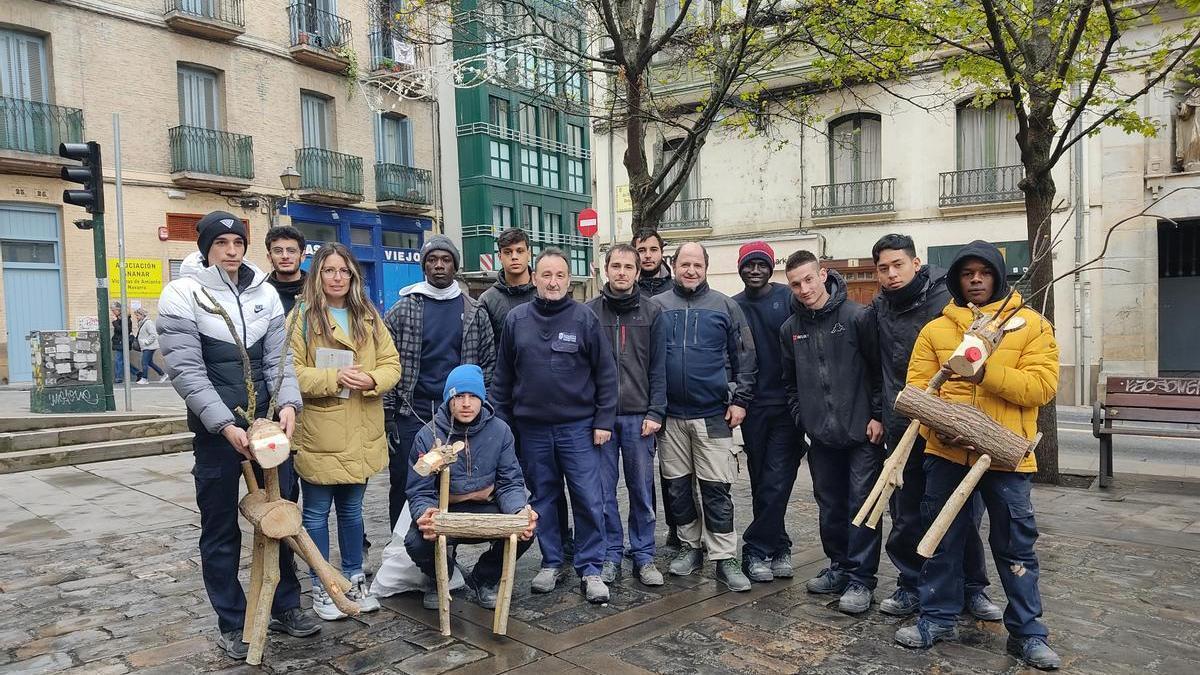 Foto de grupo de los alumnos que han realizado los renos