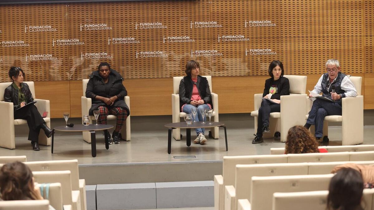 De izquierda a derecha, Satoko Kojima (técnica de Intervención Social ACT), Joy Ogbeide (mediadora intercultural ACT), Sara Vicente (representante de Ehuleak), María Flamarique (responsable del Programa de Prostitución y Trata