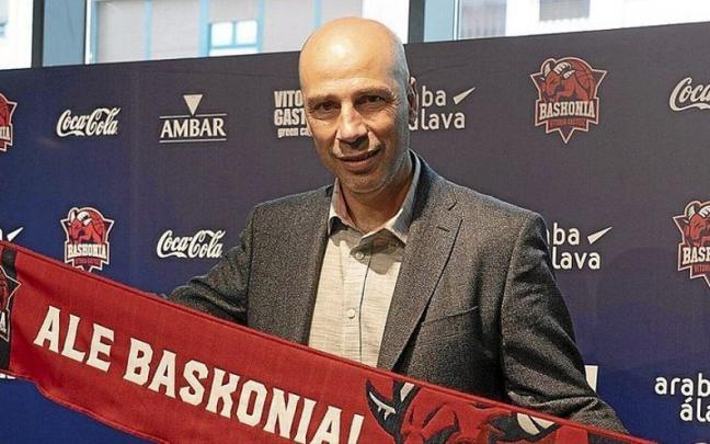 Joan Pe&ntilde;arroya, durante su presentaci&oacute;n como flamante t&eacute;cnico baskonista.