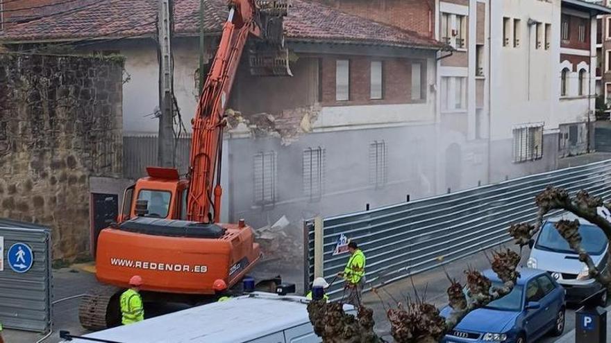 Comienza el derribo de la Nagusien Etxea de Romo