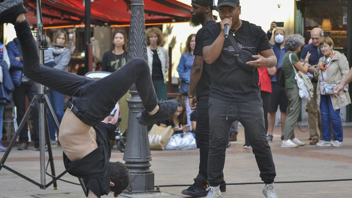 Breakdance y beatboxing en las calles de Bilbao