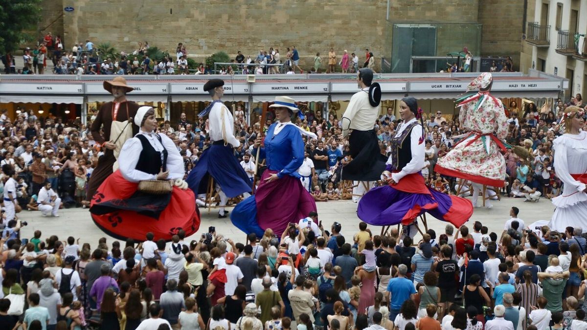 Despedida gigante en la plaza Zuloaga