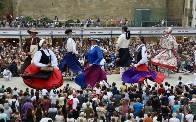 Despedida gigante en la plaza Zuloaga Despedida gigante en la plaza Zuloaga