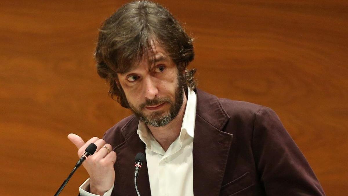 Mikel Buil, de Podemos, en el Parlamento.