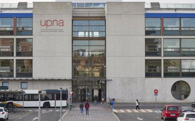 Fachada del edificio principal de la UPNA