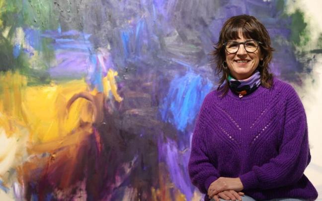 La artista Oaia Peruarena junto a una de las obras que conforman la exposición ‘Substantzia’. La artista Oaia Peruarena junto a una de las obras que conforman la exposición ‘Substantzia’.
