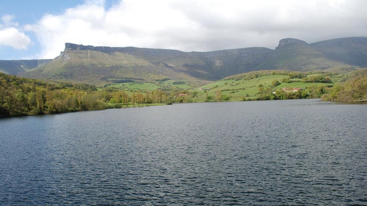 Paisaje con la Sierra Salvada.