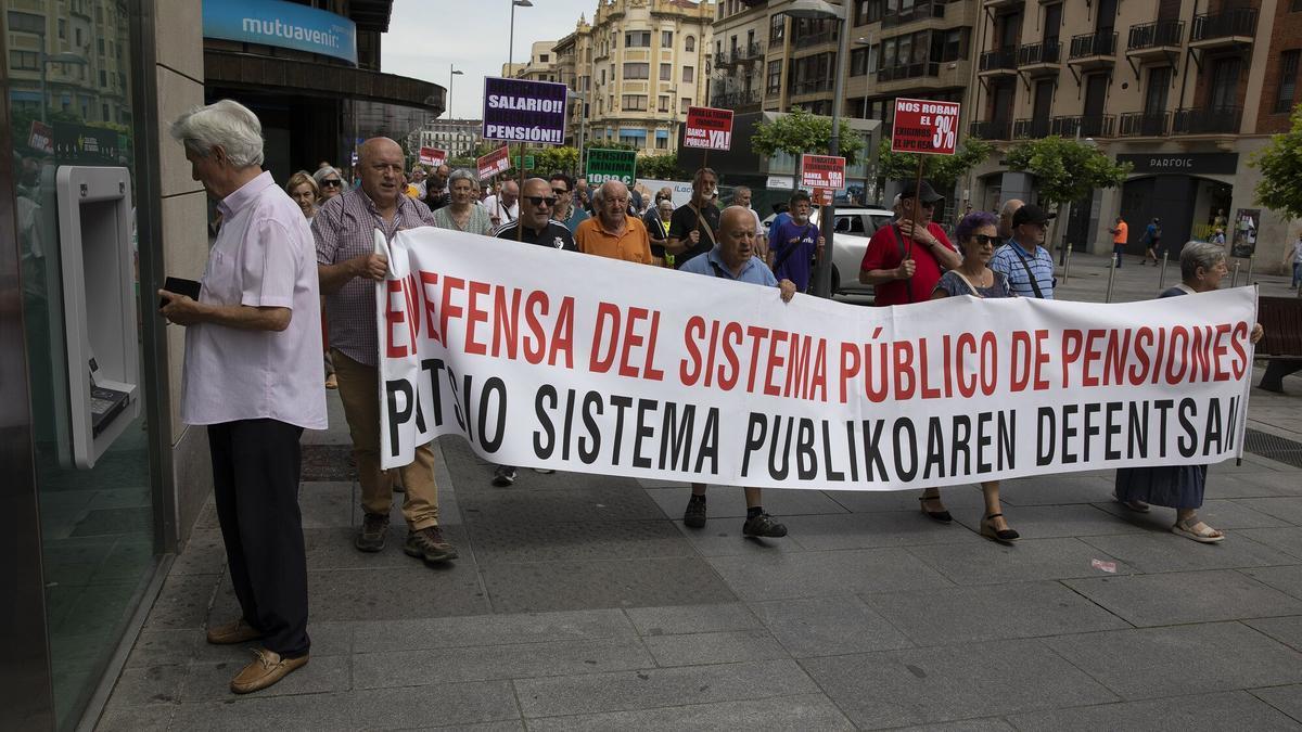 Manifestación del Movimiento de Pensionistas de Pamplona en defensa del sistema público.