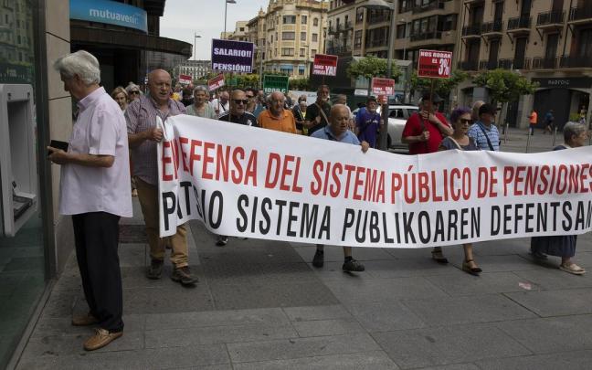 Manifestación del Movimiento de Pensionistas de Pamplona en defensa del sistema público. Manifestación del Movimiento de Pensionistas de Pamplona en defensa del sistema público.