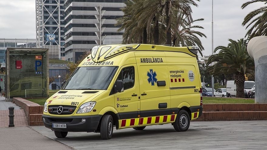 La menor, que resultó herida crítica a consecuencia de la caída, fue trasladada al Hospital Vall d'Hebrón de Barcelona.