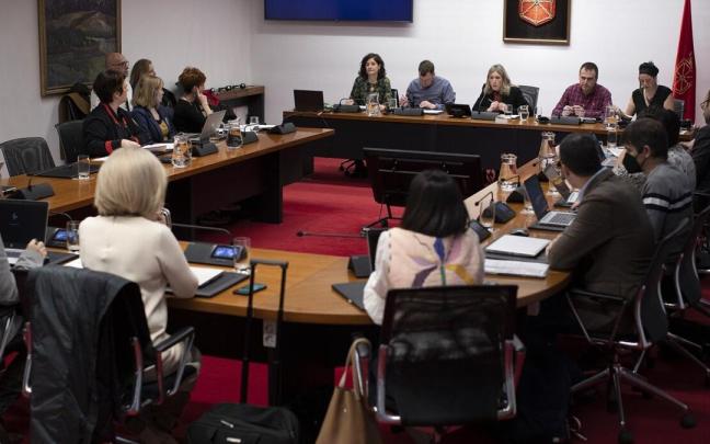 Comparecencia en la Comisi&oacute;n de Educaci&oacute;n del Parlamento foral de los sindicatos representados en la Mesa Sectorial de Educaci&oacute;n en abril del pasado a&ntilde;o