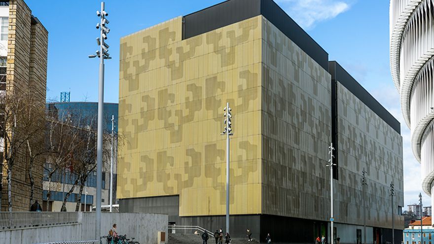 Escuela de Ingeniería de la Universidad del País Vasco, junto a San Mamés