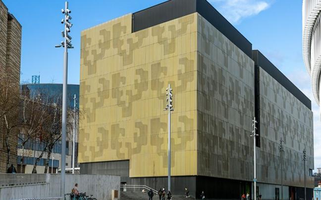 Escuela de Ingeniería de la Universidad del País Vasco, junto a San Mamés Escuela de Ingeniería de la Universidad del País Vasco, junto a San Mamés