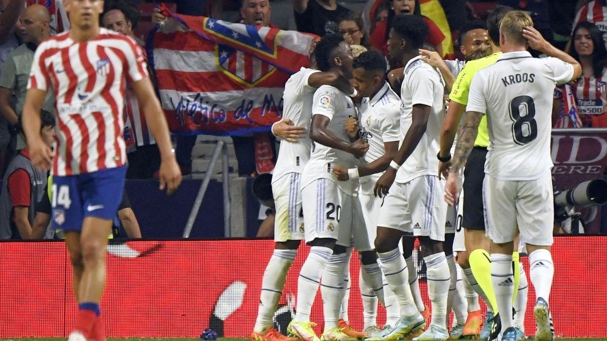 Los jugadores del Real Madrid celebran uno de los goles