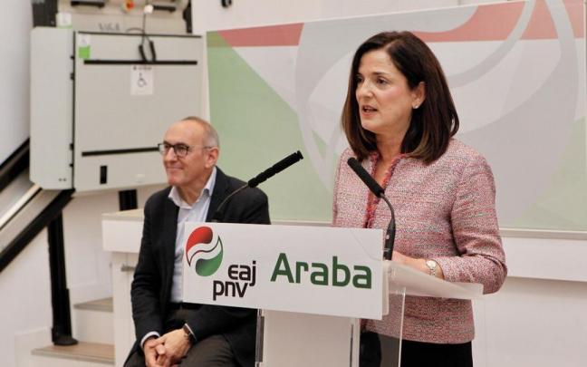 Beatriz Artolazabal y Ramiro González, candidatos del PNV a las próximas elecciones de mayo por Vitoria y Álava