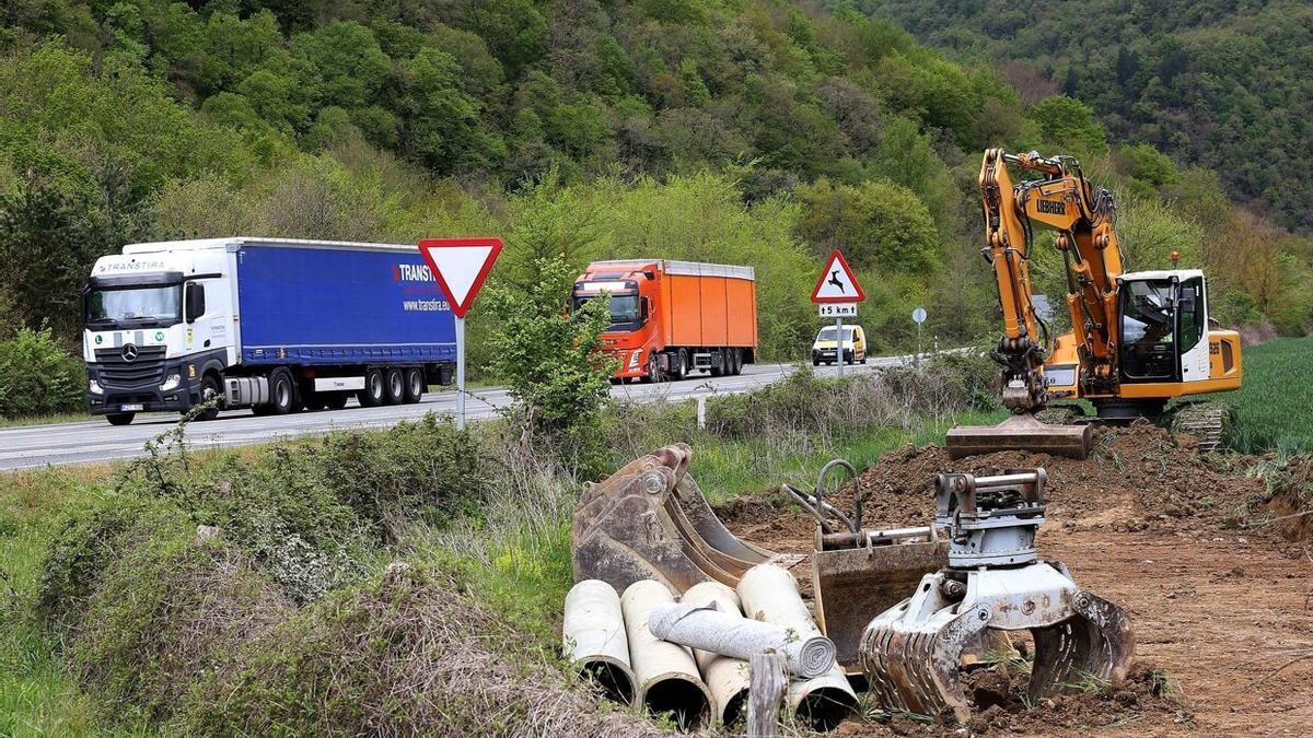 Tramo en obras de la N-121-A en Anué.