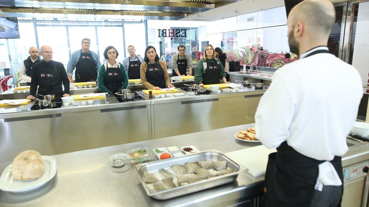 El Ayuntamiento del Bilbao, ESHBI y Cruz Roja activan nuevos talleres para personas en situación de desigualdad en alimentación