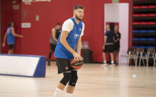 Giedraitis, durante la sesi&oacute;n de entrenamiento de hoy en el Bakh