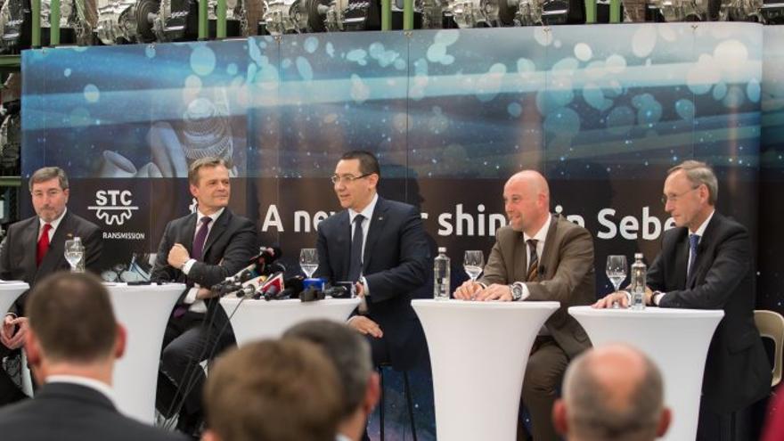 Bernd Krottmayer, en la imagen segundo por la derecha ,nuevo director general