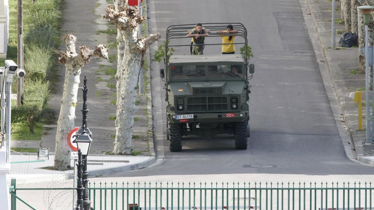 Militares en el cuartel de Loiola