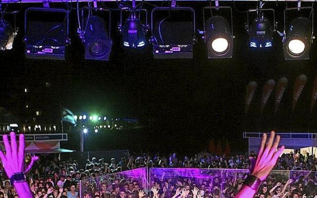 El DJ Oihan Vega actúa esta noche en Mutriku y el sábado en Soraluze. El DJ Oihan Vega actúa esta noche en Mutriku y el sábado en Soraluze.