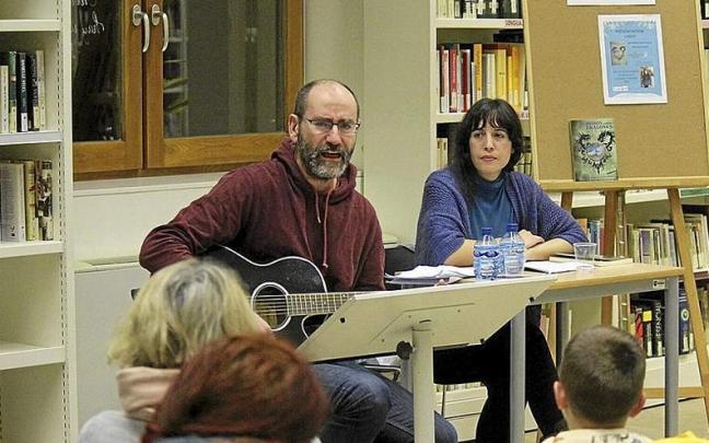 Miguel Goikoetxandia y Raquel Sánchez Corcuera, en Marcilla. | FOTO: CEDIDA Miguel Goikoetxandia y Raquel Sánchez Corcuera, en Marcilla. | FOTO: CEDIDA