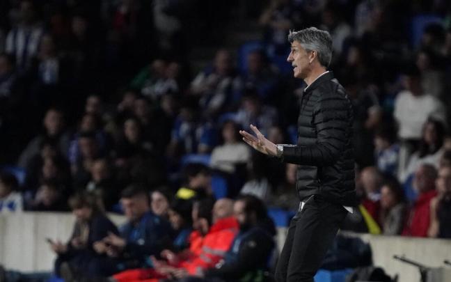 Imanol Alguacil, dando instrucciones en la banda de Anoeta. Imanol Alguacil, dando instrucciones en la banda de Anoeta.